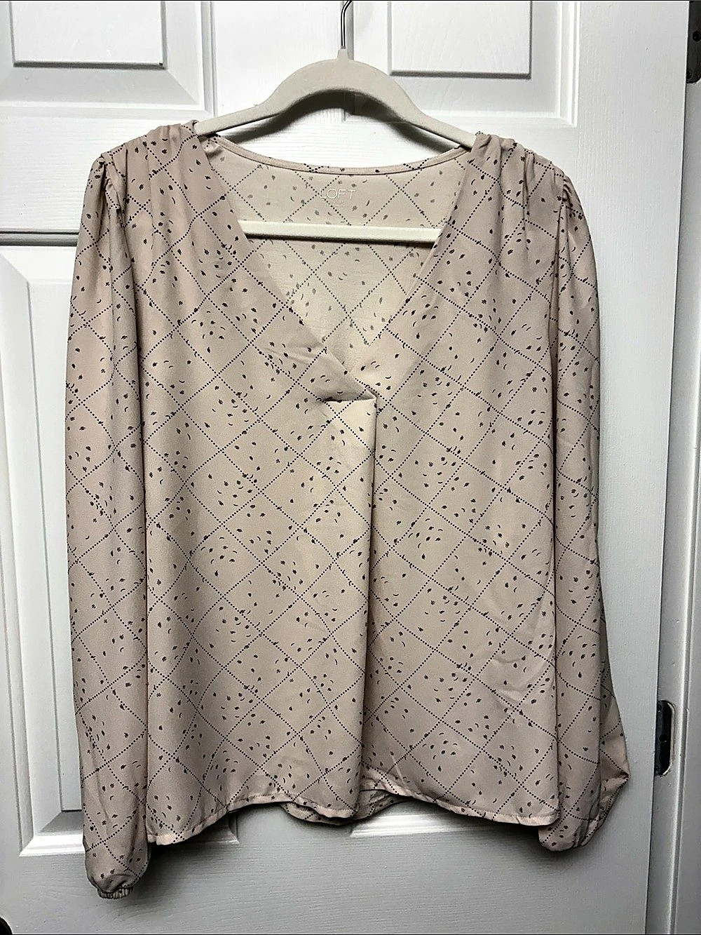 LOFT Outlet Geometric Blouse in Beige Size Medium